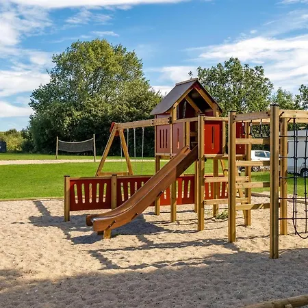 Pet Friendly In With Outdoor Swimming Pool * Tranekær